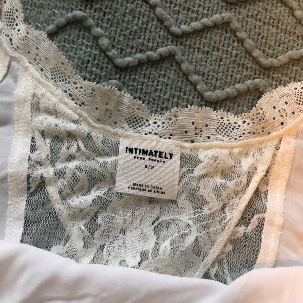 Split back cami - Picture 2 of 3